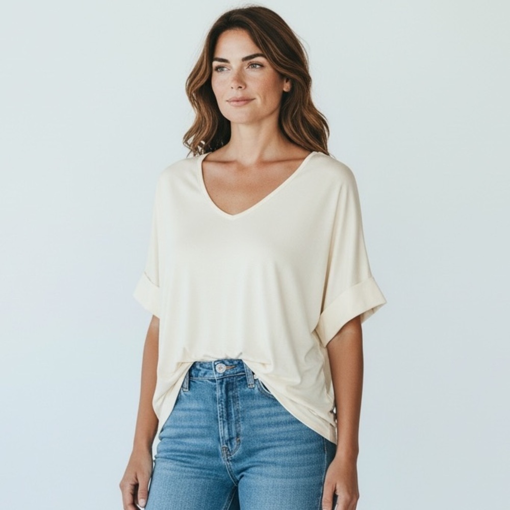 Zenana ladies top 1X. V-neck cream collar, short sleeve, super super soft. NWOT